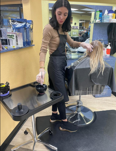 Hairstylist Tray vs. Full Rolling Cart: What’s the Difference and Which One Is Right for You?